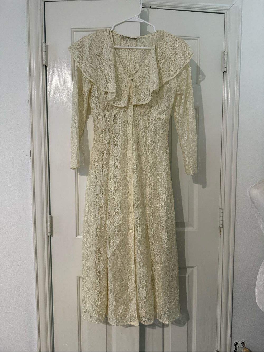 Vintage Sarah Richards Cream Lace Midi Dress with Ruffle Collar and Button Front